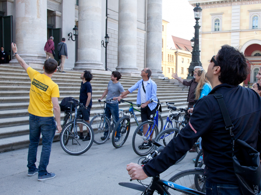 Bayerische Staatsoper am Max-Josephs-Platz, München